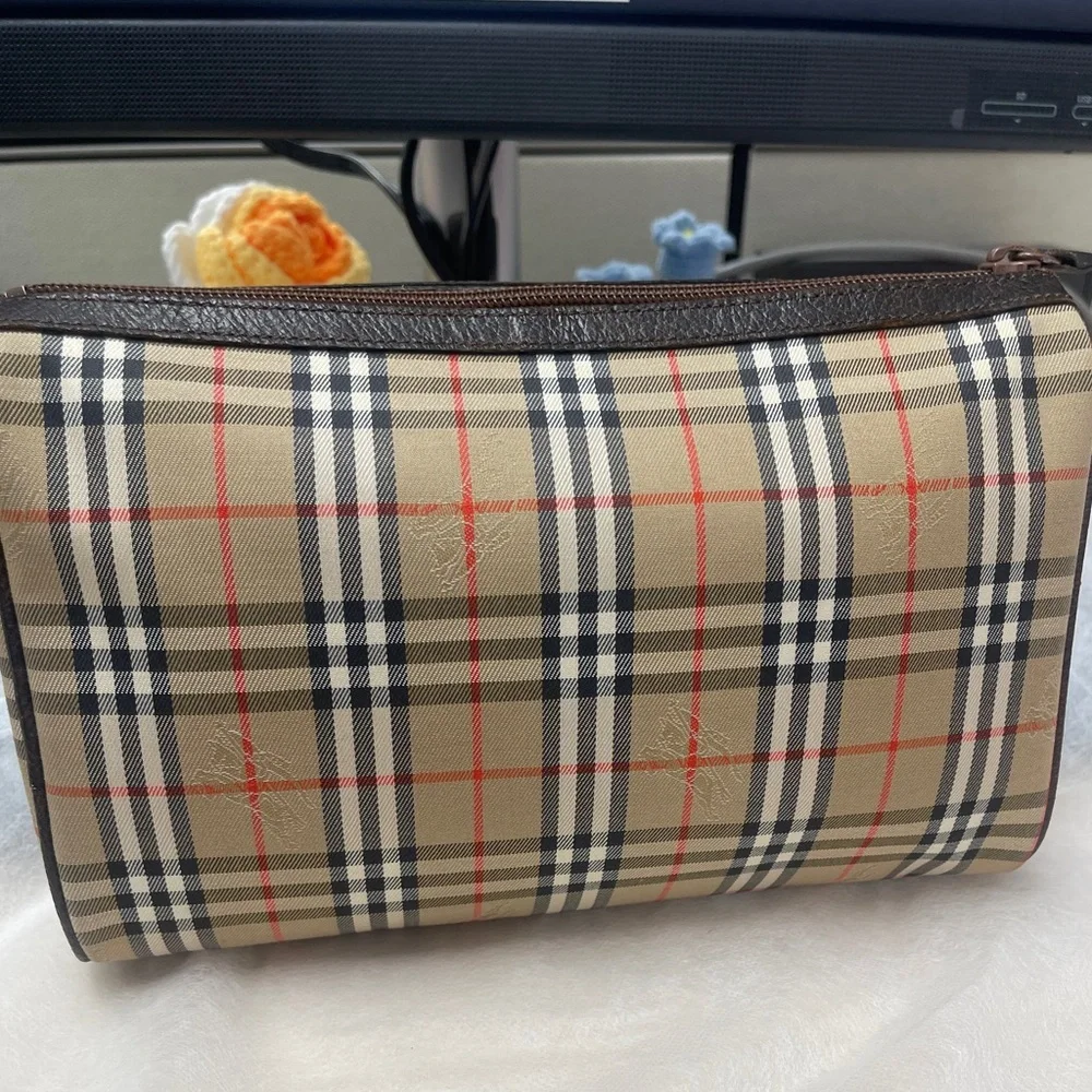 Burberry elegant handbag